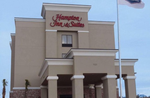 Wiggins Hotel | Hampton Inn & Suites Wiggins