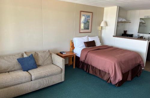 Algoma Hotel | Harbor Inn Algoma