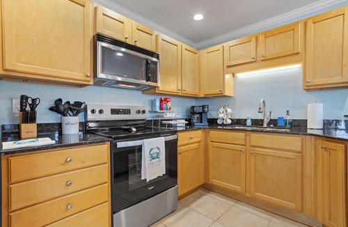 Gulf Park Estates Condo | Harbor Landing in Ocean Springs. Waterfront. Pool and Boat Slip!