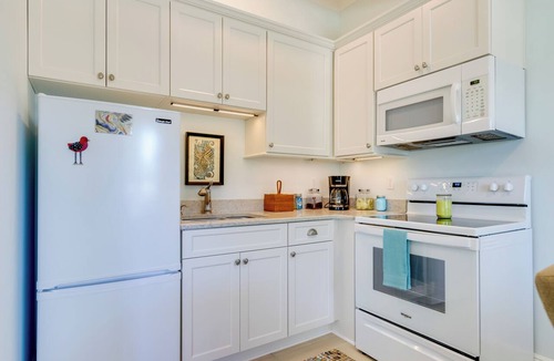 Biloxi Apartment | Harbor Oaks Haven: Walk to Front Beach & Downtown!