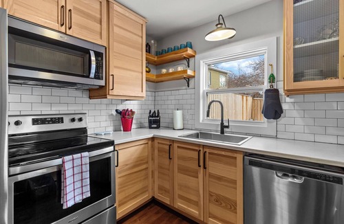 Downtown St. John's House | Harbour View Rowhome Signal Hill & Downtown