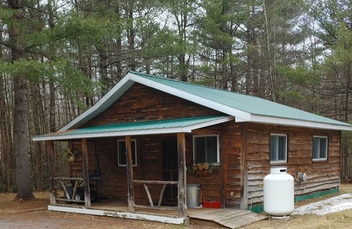 Bishop Corners Cabin | Harlowe Hideaways Cabin in the woods