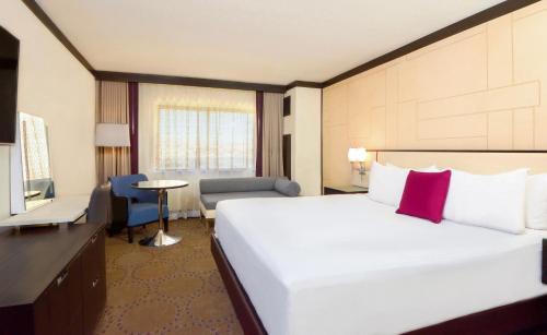 Laughlin Resort | Harrah's Laughlin, A Caesars Destination