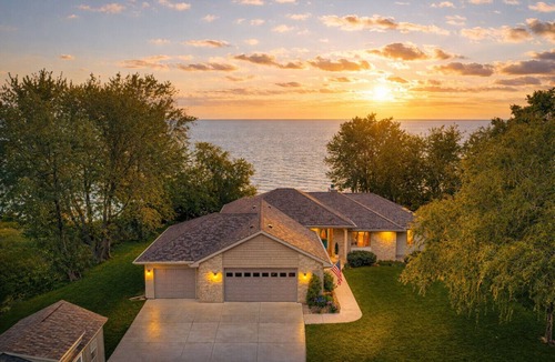 Chilton House | Harsch`s Beach Escape | Lake · Hot Tub · Theater