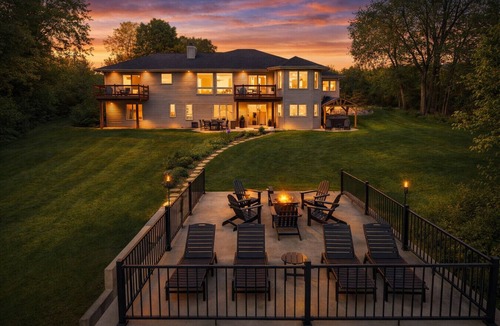 Chilton House | Harsch`s Beach Escape | Lake · Hot Tub · Theater
