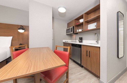 Bedford Hotel | Hawthorn Extended Stay by Wyndham Bedford/Dallas