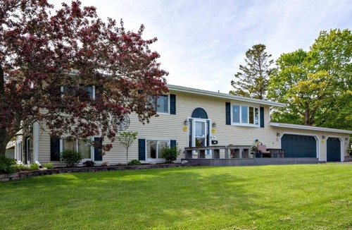 St Ignace House | Hazel House steps from Boat Launch