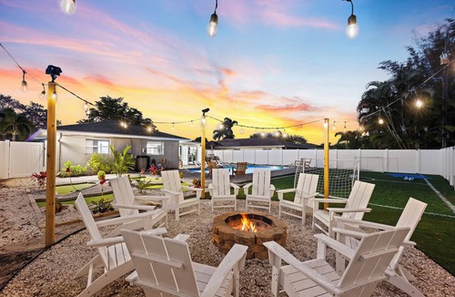 West Palm Beach House | Heated Pool+Golf+Firepit+Turf Sports+Game Room+Bar