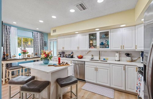 Lighthouse Point House | Heated Pool, Putt-Putt, Billiards, Ping Pong, Bar