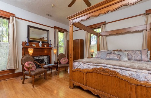 Micanopy Bed & Breakfast | Herlong Mansion Bed and Breakfast Inn - Magnolia Room