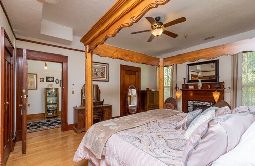 Micanopy Bed & Breakfast | Herlong Mansion Bed and Breakfast Inn - Magnolia Room