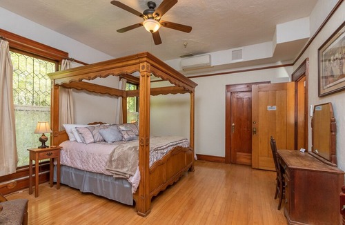 Micanopy Bed & Breakfast | Herlong Mansion Bed and Breakfast Inn - Magnolia Room