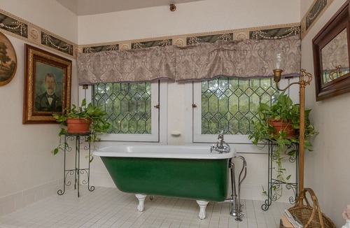 Micanopy Bed & Breakfast | Herlong Mansion Bed and Breakfast Inn - Oak Room