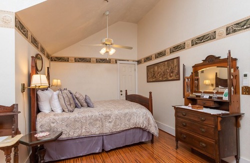 Micanopy Bed & Breakfast | Herlong Mansion Bed and Breakfast Inn - Oak Room