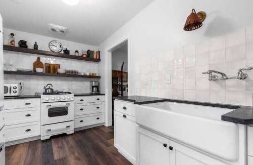 Oshkosh House | Hickory Hideaway Cozy 2-Bedroom Home on Lake Winnebago