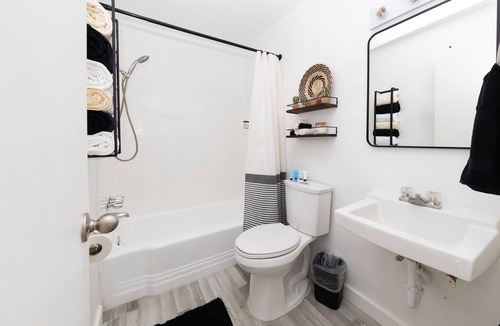 Riverside Apartment | Hidden Gem Cozy Studio w/kitchen in the heart of Tempe