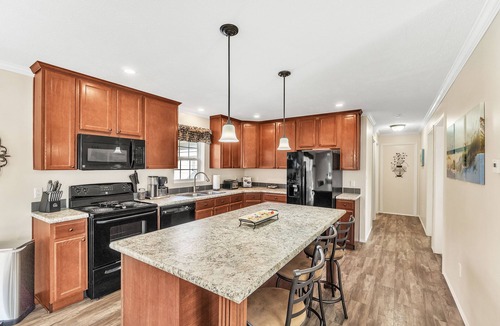 Brighton House | Hidden Lake Front ≈ New Build ★ Private Beach ✹ Fast WiFi ⇶