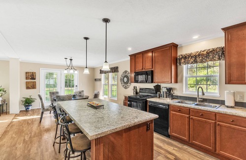 Brighton House | Hidden Lake Front ≈ New Build ★ Private Beach ✹ Fast WiFi ⇶