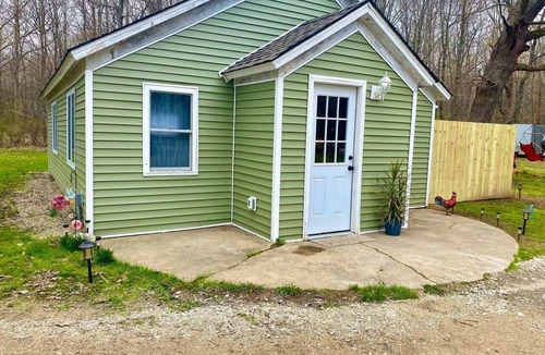 Birch Run Township Cabin | Hidden Oaks Cabin Resort | Farmhouse | Unit 5