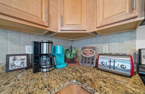 Crystal River House | Hidden Waterfront Haven - 3BR/2BA-Boat Slip-Kayaks-Fire Pit!