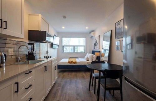 Latin Quarter House | Hideaway Studio heart DT MTL