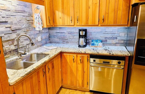 Krakow House | High end 4-bedroom countryside home in Shawano, WI. 2,800 sqft and spacious!