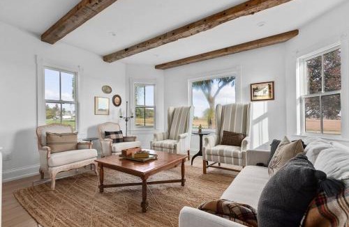 Van Dyne House | Highland Farmhouse Countryside Retreat with Farm Charm