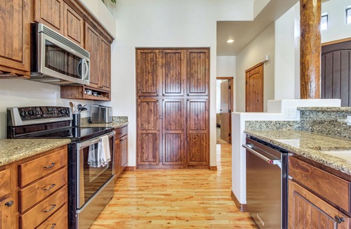 Torreon House | Hike & Explore: Show Low Gem w/Deck & Grill!