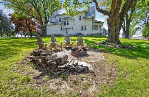 Markesan Cabin | Hilltop Haven on Big Green Breathtaking Views