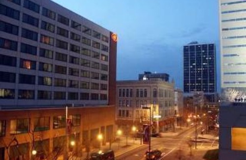 West Central Hotel | Hilton Fort Wayne at The Grand Wayne Convention Center