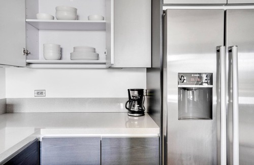 The Villas Apartment | Hip Santana Row 1BR w/Pool & Gym, 10 mins to Google, by Blueground