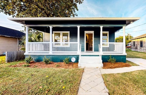 South Pensacola House | Historic downtown cottage with high-speed WiFi and central AC - dogs okay