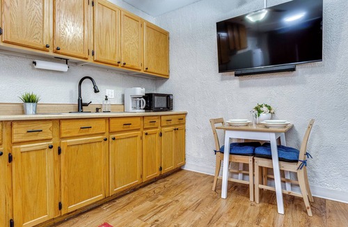 Lebanon Apartment | Historic Downtown Hub! Lebanon Apt