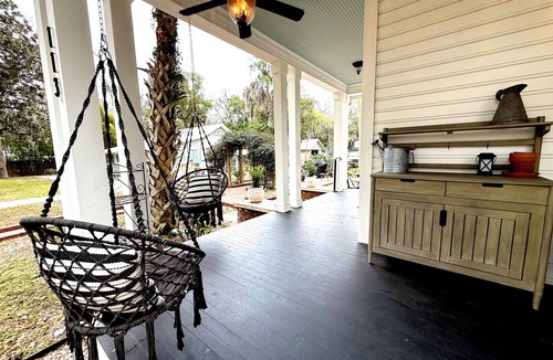 Duckpond House | Historic Duckpond Home Walk to Downtown & UF 3BDR