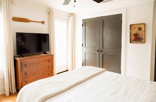 Fairhope Apartment | Historic Garden Suite Walk to Bay and Downtown - Suite Two