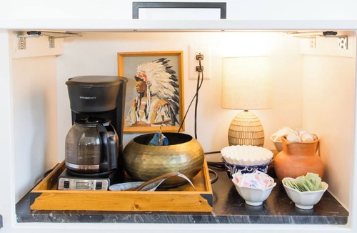 Weston Apartment | Historic Weston Loft w/Balcony - Walk to Shops - Sleeps 6 - Downtown Views