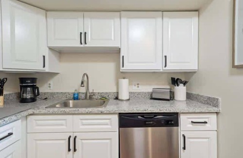 Lubbock Apartment | Hoff Gardens 37 - 1BR/1BA - Downtown Lubbock