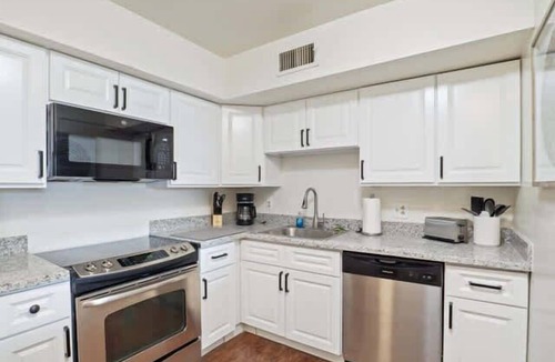 Lubbock Apartment | Hoff Gardens 37 - 1BR/1BA - Downtown Lubbock