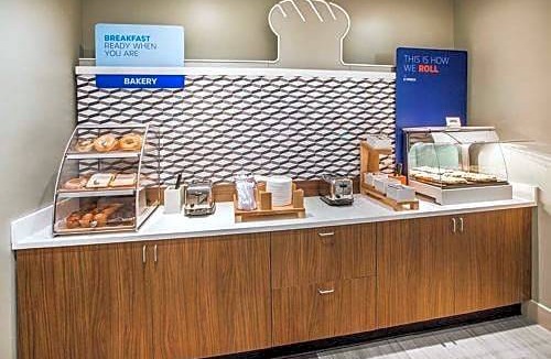 Kettering Hotel | Holiday Inn Express Hotel & Suites Dayton-Centerville, an IHG Hotel