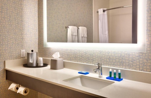 Biggs Field Hotel | Holiday Inn Express El Paso I-10 East by IHG