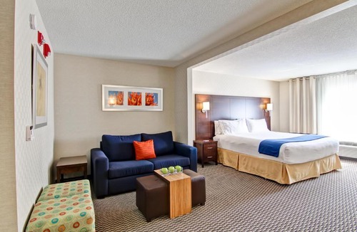 Unionville Hotel | Holiday Inn Express Hotel & Suites Toronto - Markham by IHG