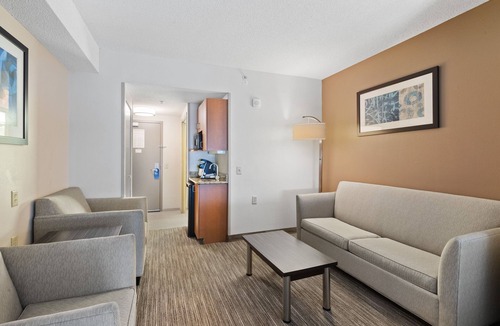 Hellertown Hotel | Holiday Inn Express Hotel & Suites Bethlehem by IHG