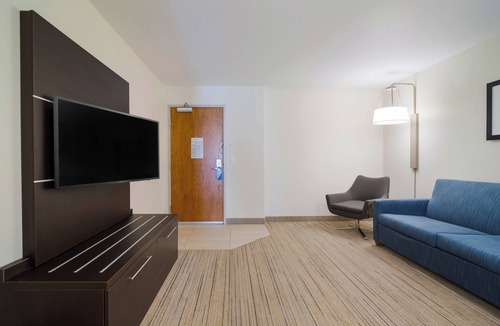 Custer Hotel | Holiday Inn Express Hotel & Suites Custer by IHG