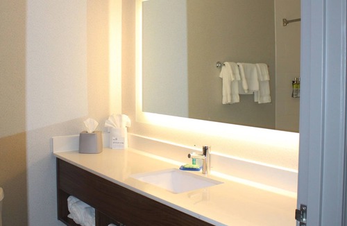 Raton Hotel | Holiday Inn Express Hotel & Suites Raton by IHG