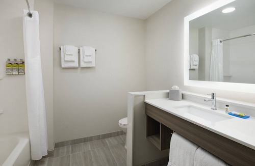 Pensacola Hotel | HOLIDAY INN EXPRESS & SUITES GULF BREEZE - PENSACOLA AREA by IHG