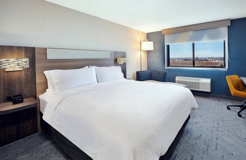 Sault Ste. Marie Hotel | Holiday Inn Express Sault Ste. Marie by IHG