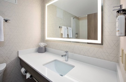 Sault Ste. Marie Hotel | Holiday Inn Express Sault Ste. Marie by IHG