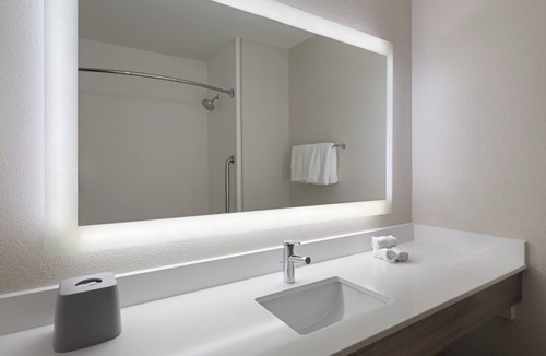 Sheboygan Hotel | Holiday Inn Express Sheboygan-Kohler by IHG