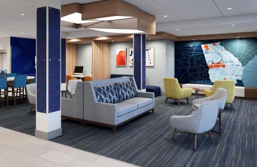 Marinette Hotel | Holiday Inn Express & Suites Marinette by IHG