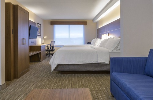 North Bay Hotel | Holiday Inn Express & Suites North Bay by IHG